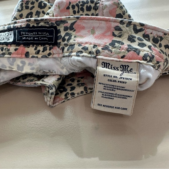 Miss Me Jeans Shorts Low Rise Hibiscus Floral Leopard Print Cut Off Denim 25 - Picture 10 of 16